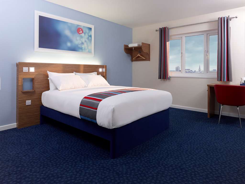 Travelodge Chester Warrington Road Room photo