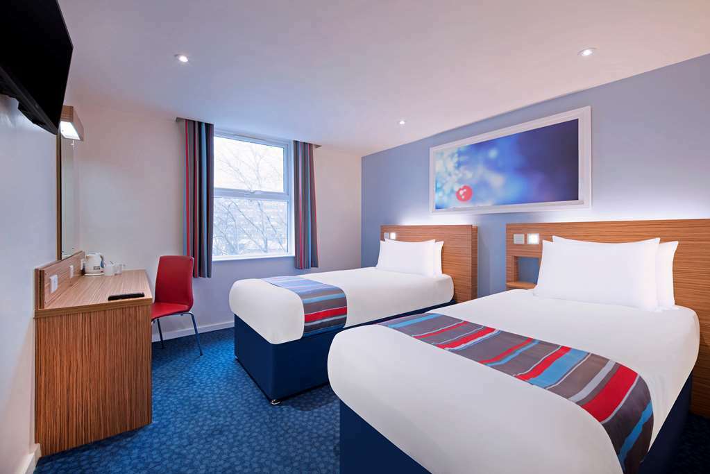 Travelodge Chester Warrington Road Room photo